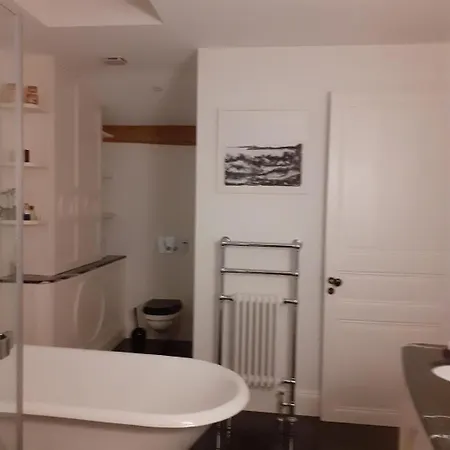 Immeuble Historique Au Pied Du Chateau De * Jonzac