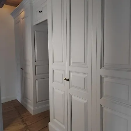 Immeuble Historique Au Pied Du Chateau De * Jonzac